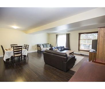 301 Oxford Street West - Photo 2