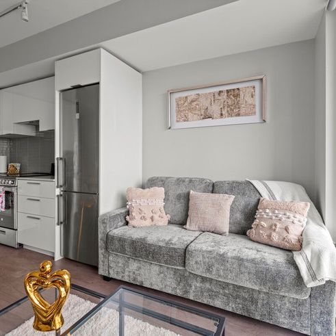 Yonge Street - Photo 1