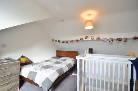 4 bedroom terraced house to rent - Photo 4