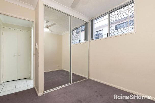 Fantastic Two Bedroom Unit - Just off Park Road! - Photo 1