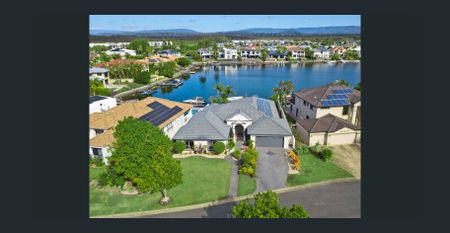 Luxurious Waterfront Entertainer With Pontoon, Pool & Sparkling Views - Photo 3