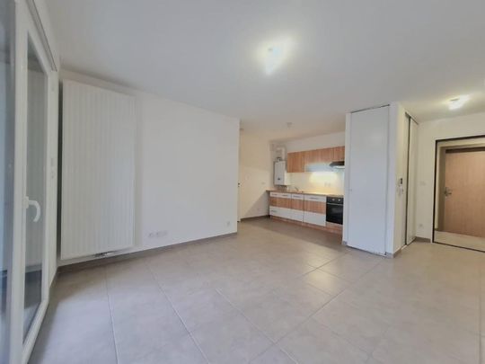Location Appartement 2 pièces 40m² ST PIERRE EN FAUCIGNY 74800 - Photo 1