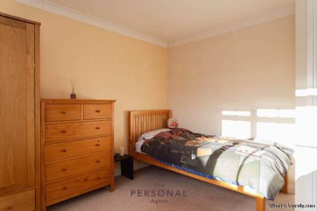 4 bedroom property to rent in Epsom - Photo 4