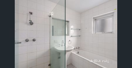 Spacious And Light-Filled Living With City Views - Photo 3