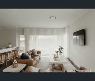Modern coastal home - Photo 1