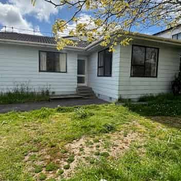3-bedroom home in the heart of West Auckland - Photo 4