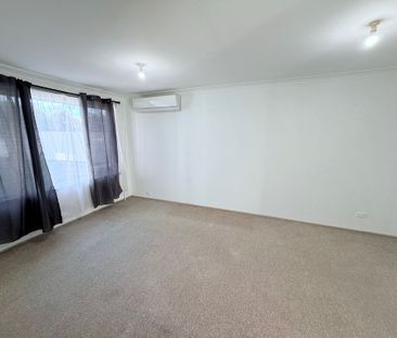 FAMILY HOME, IDEAL LOCATION, QUIET CUL-DE-SAC LIVNG - Photo 3