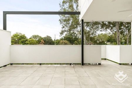 Luxury 4 Bedrooms Townhouse - Photo 2