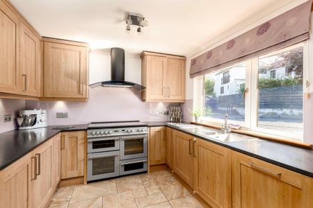 6 bedroom detached house to rent - Photo 5