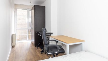 1 bedroom in a house share to rent - Photo 3