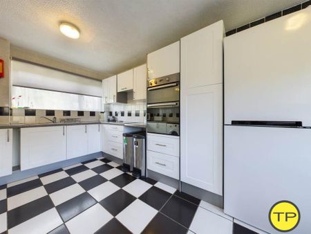 1 bedroom in a house share to rent - Photo 5