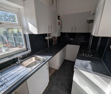 4 bedroom terraced house to rent - Photo 4