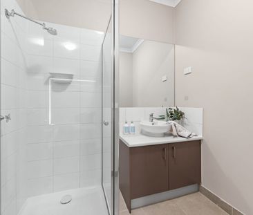 Low-Maintenance Living in a Prime Craigieburn Location - Photo 6