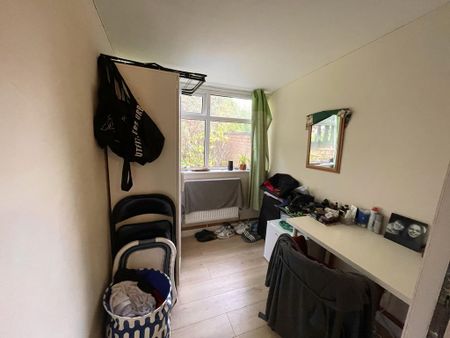 6 bedroom semi-detached house to rent - Photo 2