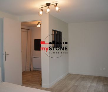 A CHATILLON SUR CHALARONNE – A LOUER T2 meublé en plein centre de C... - Photo 2