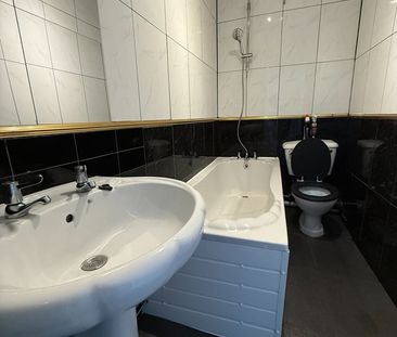 2 Bed Flat, Stockwood Crescent, LU1 - Photo 1