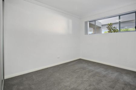 Stylish One-Bedroom + Study Modern Apartment - Photo 4
