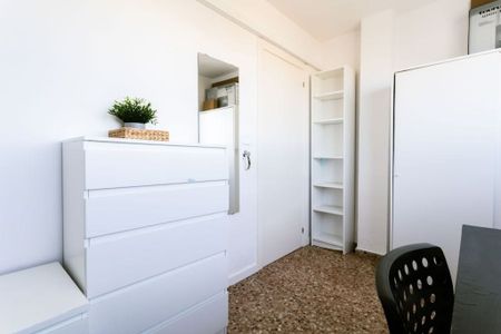 Carrer del Serpis, Valencia, Valencian Community 46022 - Photo 5