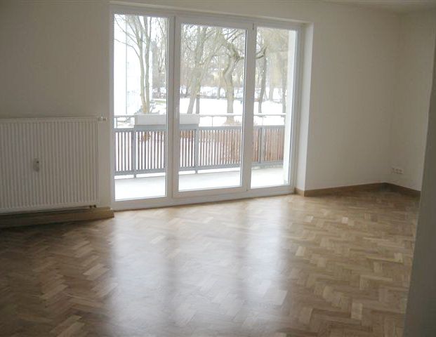 ruhig gelegene 5-Zimmer-Wohnung in Regensburg *neue Vinylböden* - Photo 1