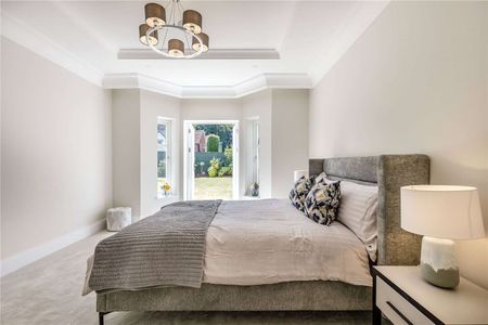 An exquisite two bedroom apartment situated on the ground floor of a unique boutique development, located not far from Sunningdale's station and shops. - Photo 2