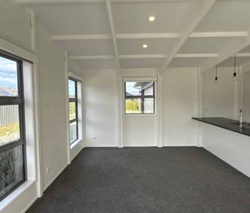 Lake Hawea living - Photo 1