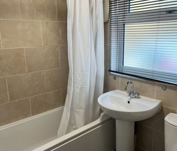 1 Bed Flat, Worcester Drive, LS10 - Photo 3