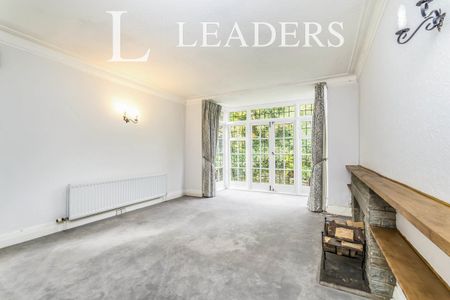 4 bedroom house to rent Brighton Road, Purley, CR8 - Photo 2