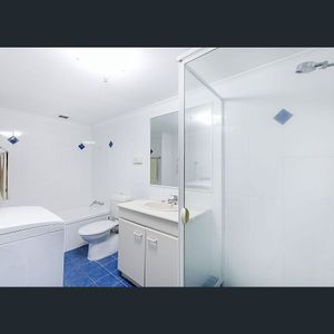 Fantastic Location in the heart of Surfers Paradise - Photo 2