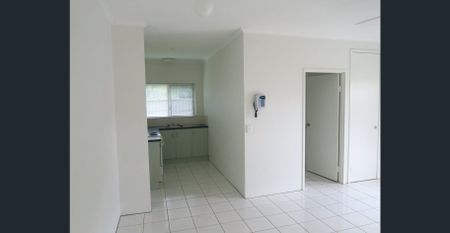 4/150 Pease Street, Manoora, Qld 4870 - Photo 5