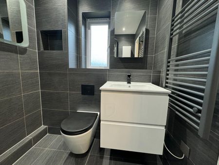 2 bedroom Flat To Let - Photo 5