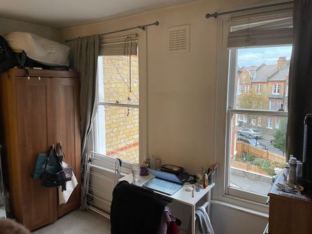 3 Bed Flat, Kendoa Road, SW4 - Photo 3