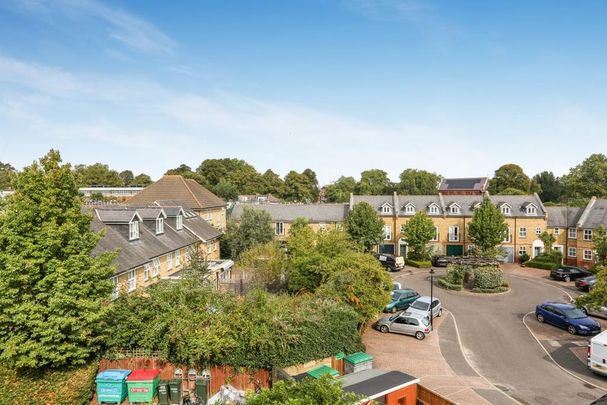 Studio to rent - Photo 1