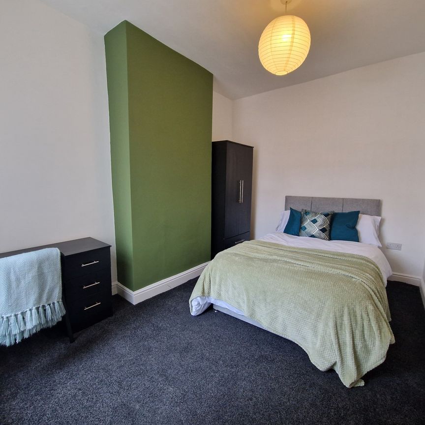 3- Double Affordable Rooms in Salford - Photo 1