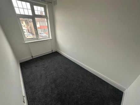 4 bedroom semi-detached house to rent - Photo 5