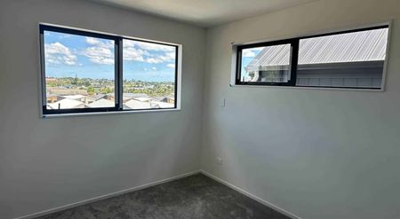 NEAR NEW- 3 bedrooms house in Pukekohe! - Photo 2