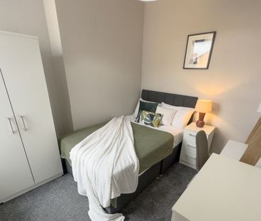 Connaught Road, Liverpool. - Photo 4