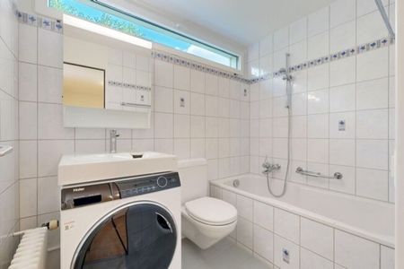 Appartement près du centre du village de Therwil avec balcon d’angle - Photo 4