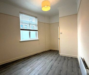 £895 PCM (Water Bills Included), Newly Refurbished One Bedroom Grou... - Photo 1