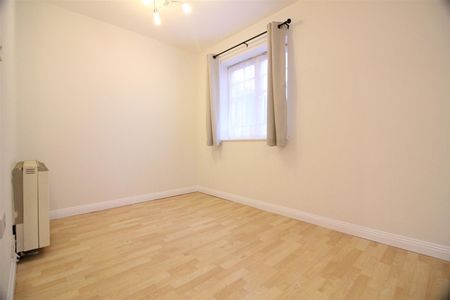 Warwick Road, West Drayton - Photo 2