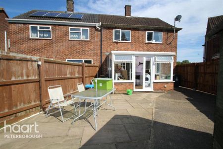 3 bedroom semi-detached house to rent - Photo 3