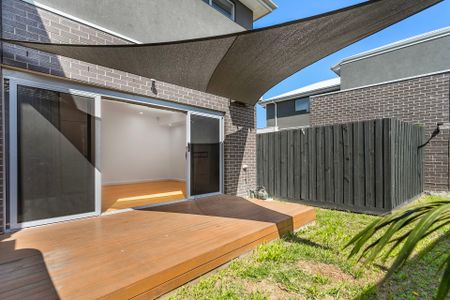 1/12 Stapley Crescent, Altona North. - Photo 2