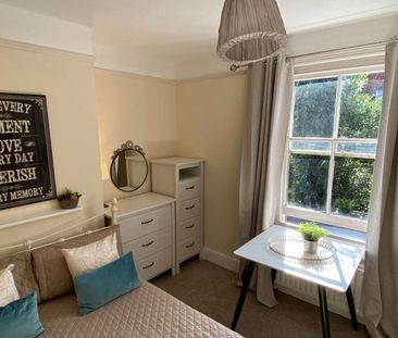 Room 1: 40A Farnham Road, Onslow, Guildford GU2 4JN - Photo 4