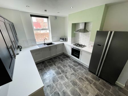 6 Bed Semi-Detached House, Salisbury Road, L15 - Photo 4