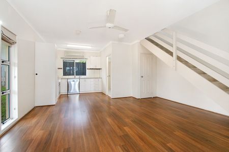 REJUVENATED TOWNHOUSE WITH ONLY ONE NEIGHBOUR – A1 LOCATION! - Photo 3