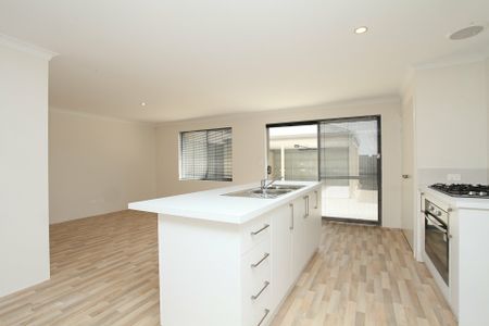 Modern 3x2 with a/c - Photo 5