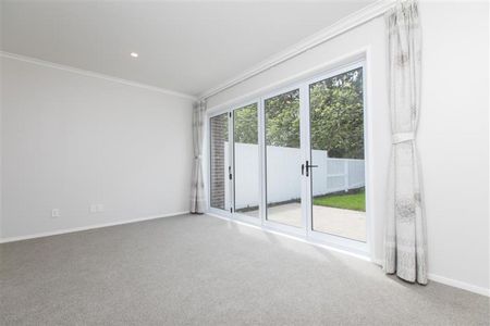 Modern townhouse in Mount Wellington - Photo 5