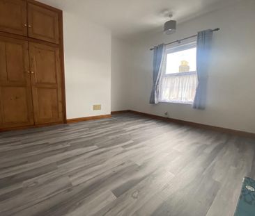 3 bedroom end of terrace house to rent - Photo 3