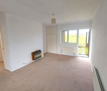 2 bedroom Flat To Let - Photo 5