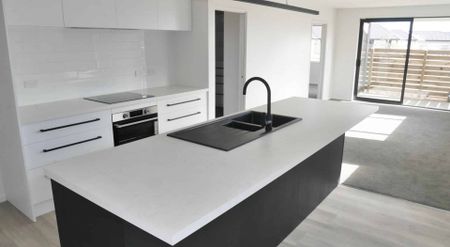 ROLLESTON - 4 BEDROOMS, 2 BATHROOMS, 2 HEATPUMPS, DOUBLE INTERNAL ACCESS GARAGE - Photo 2