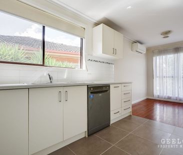 Comfortable Living In The Heart Of Belmont. (Check out our 3D Tour ... - Photo 5